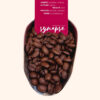 Grains du café du honduras torréfié et son étiquette informative